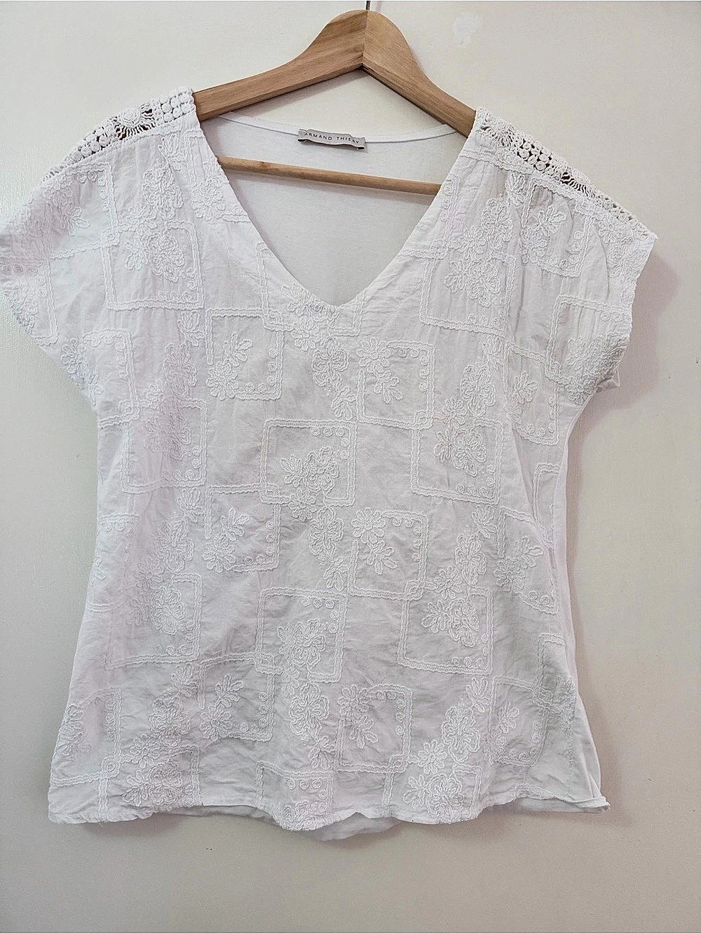 Armand Thiery White Embroidered Short Sleeve Blouse Like New